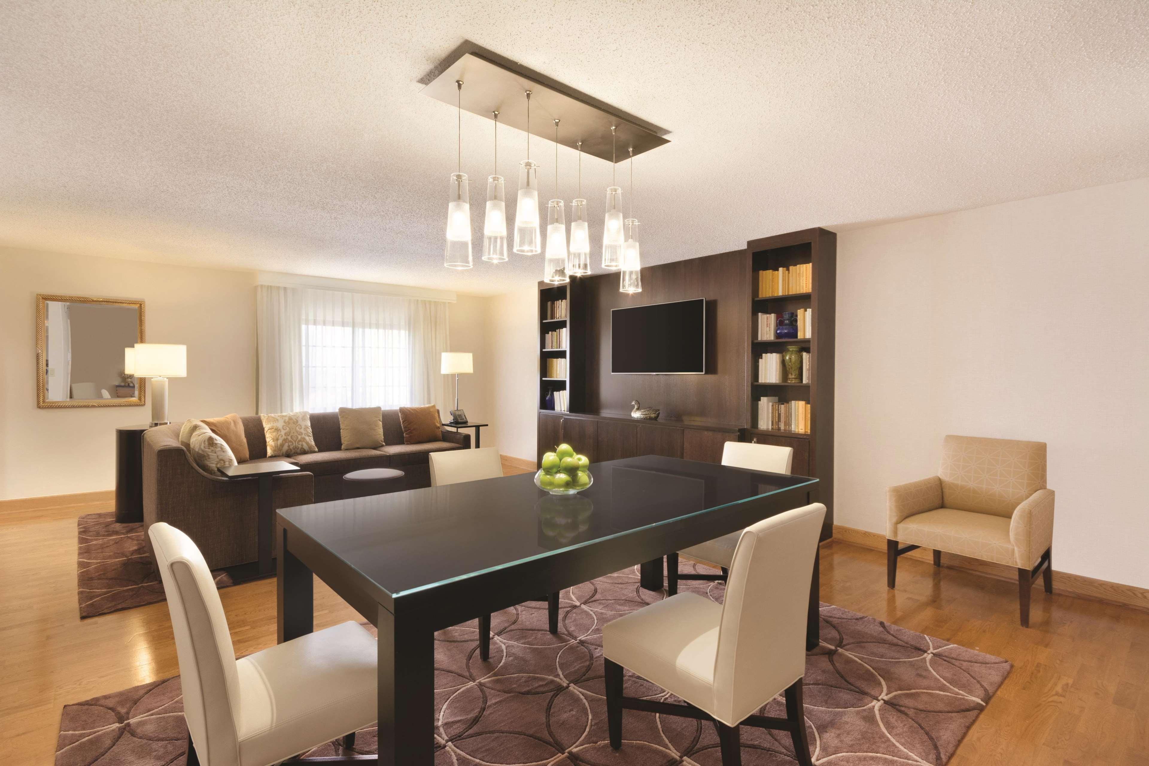 Embassy Suites Greenville Golf Resort & Conference Center Екстериор снимка