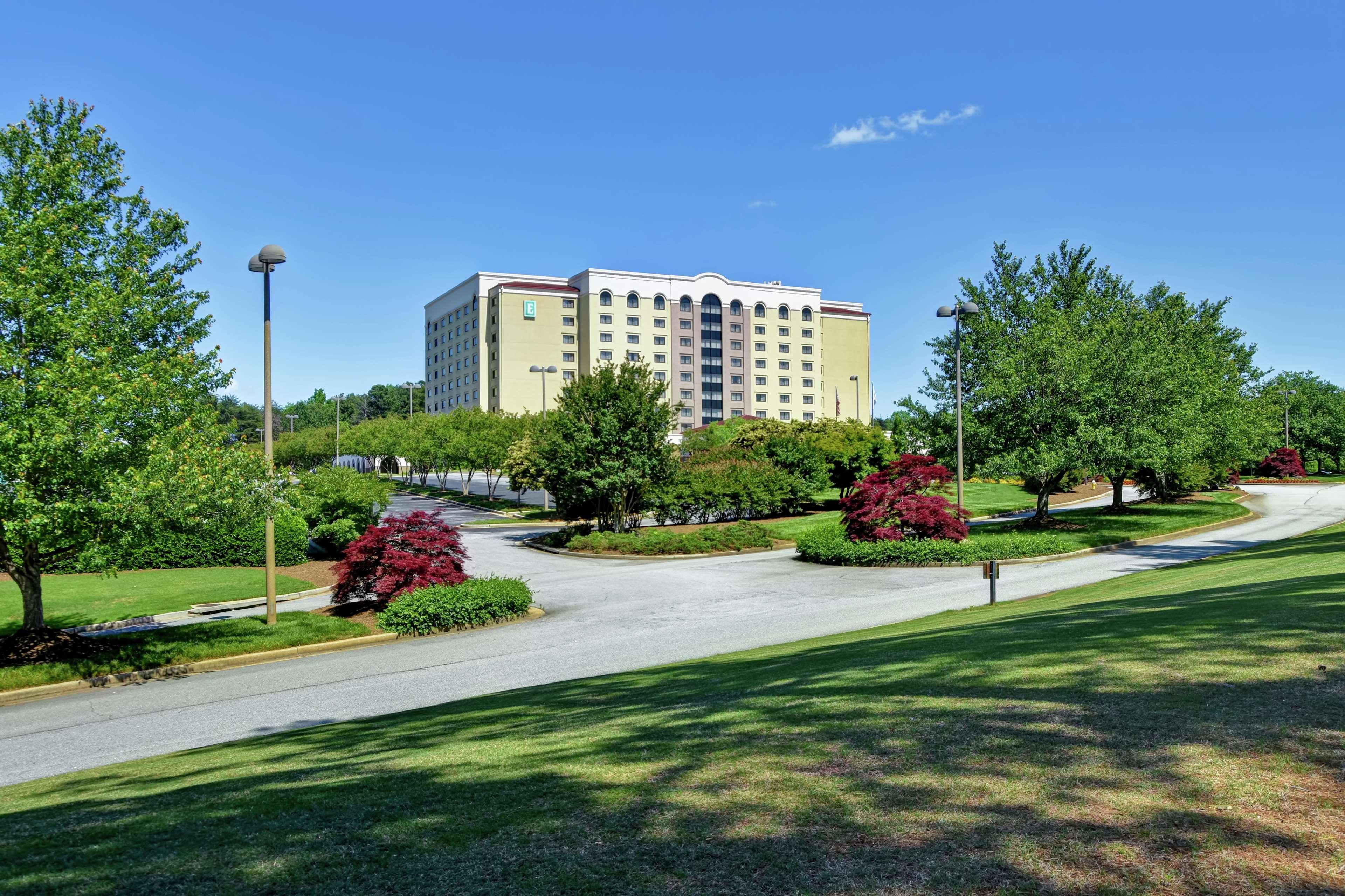 Embassy Suites Greenville Golf Resort & Conference Center Екстериор снимка