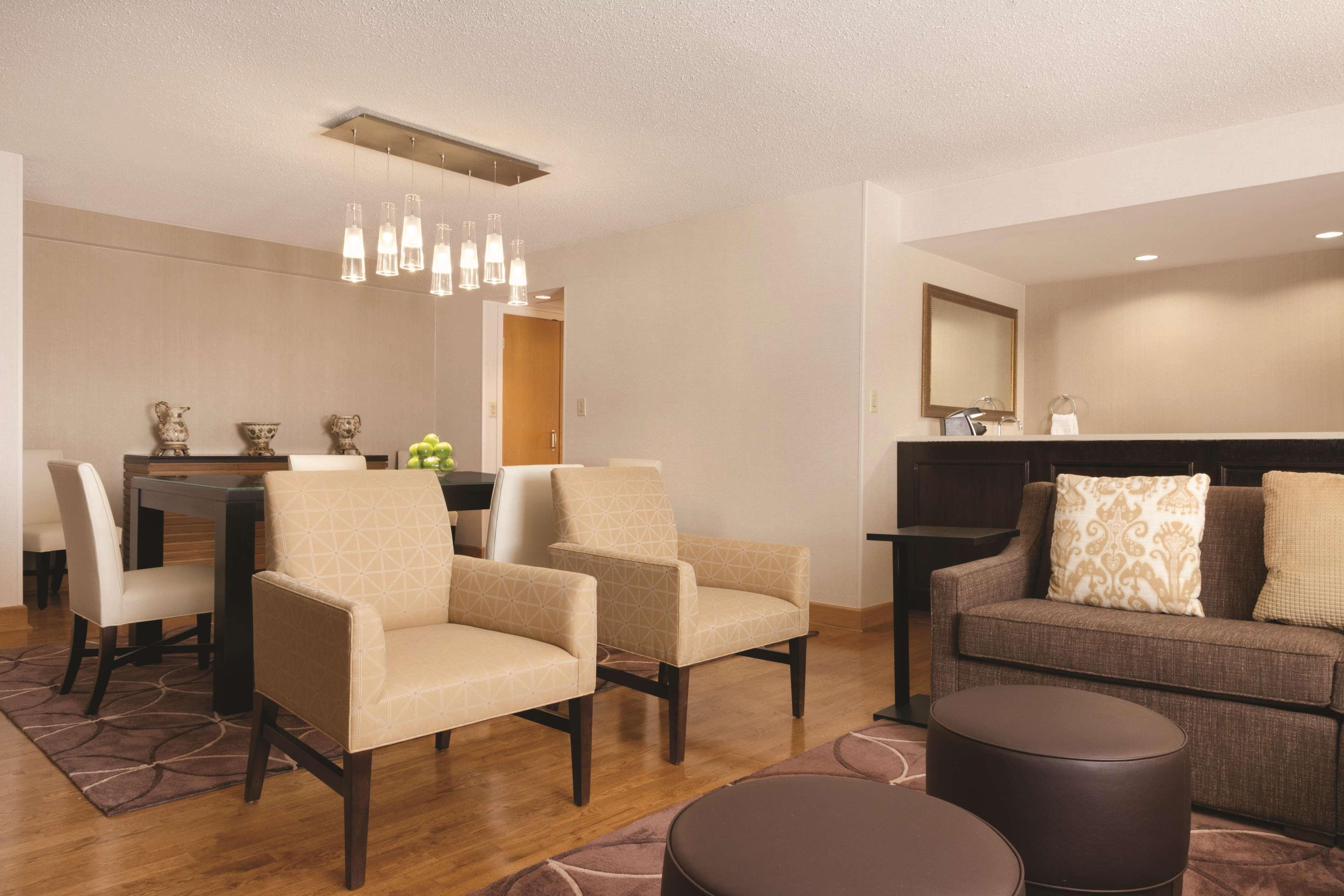 Embassy Suites Greenville Golf Resort & Conference Center Екстериор снимка