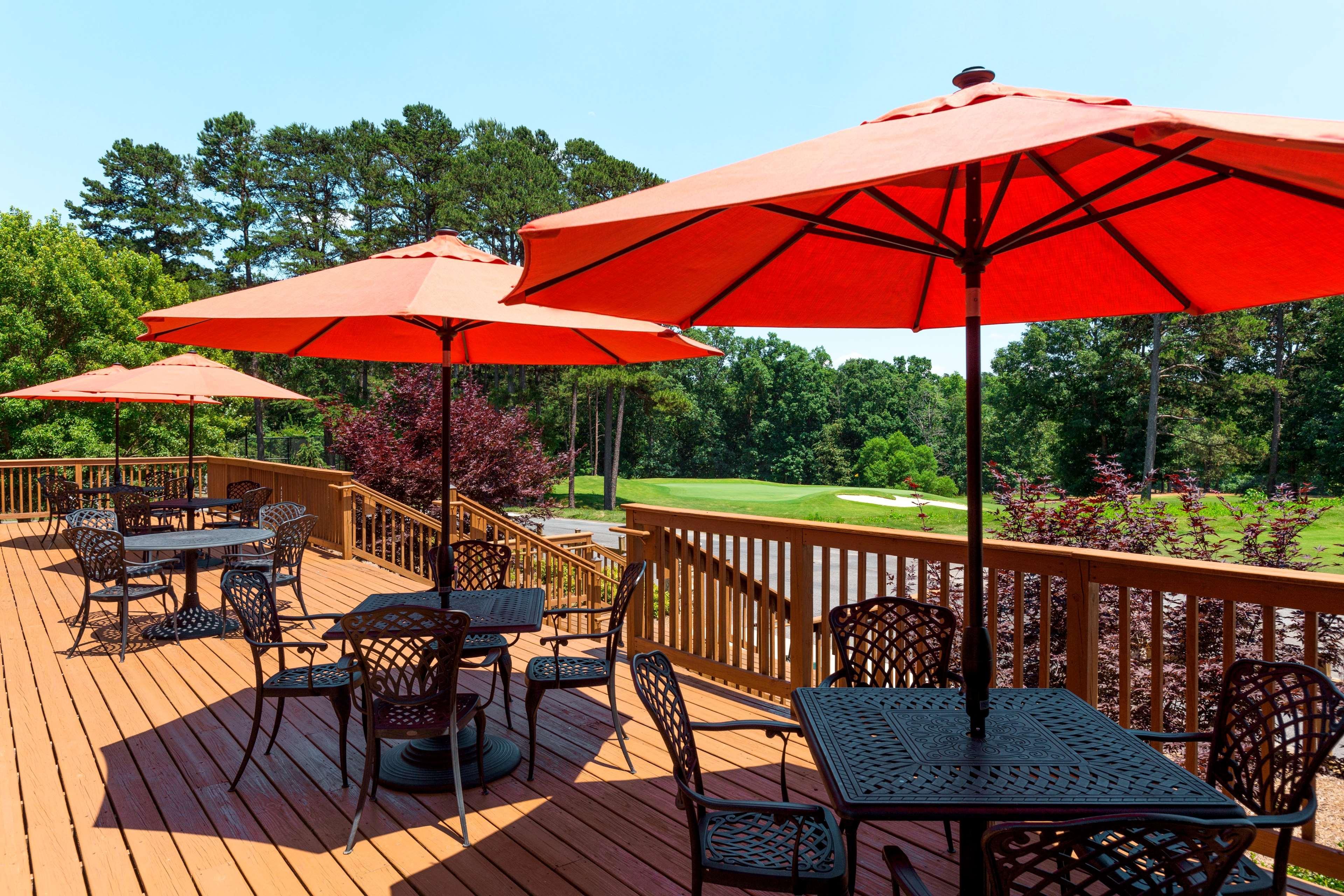 Embassy Suites Greenville Golf Resort & Conference Center Екстериор снимка