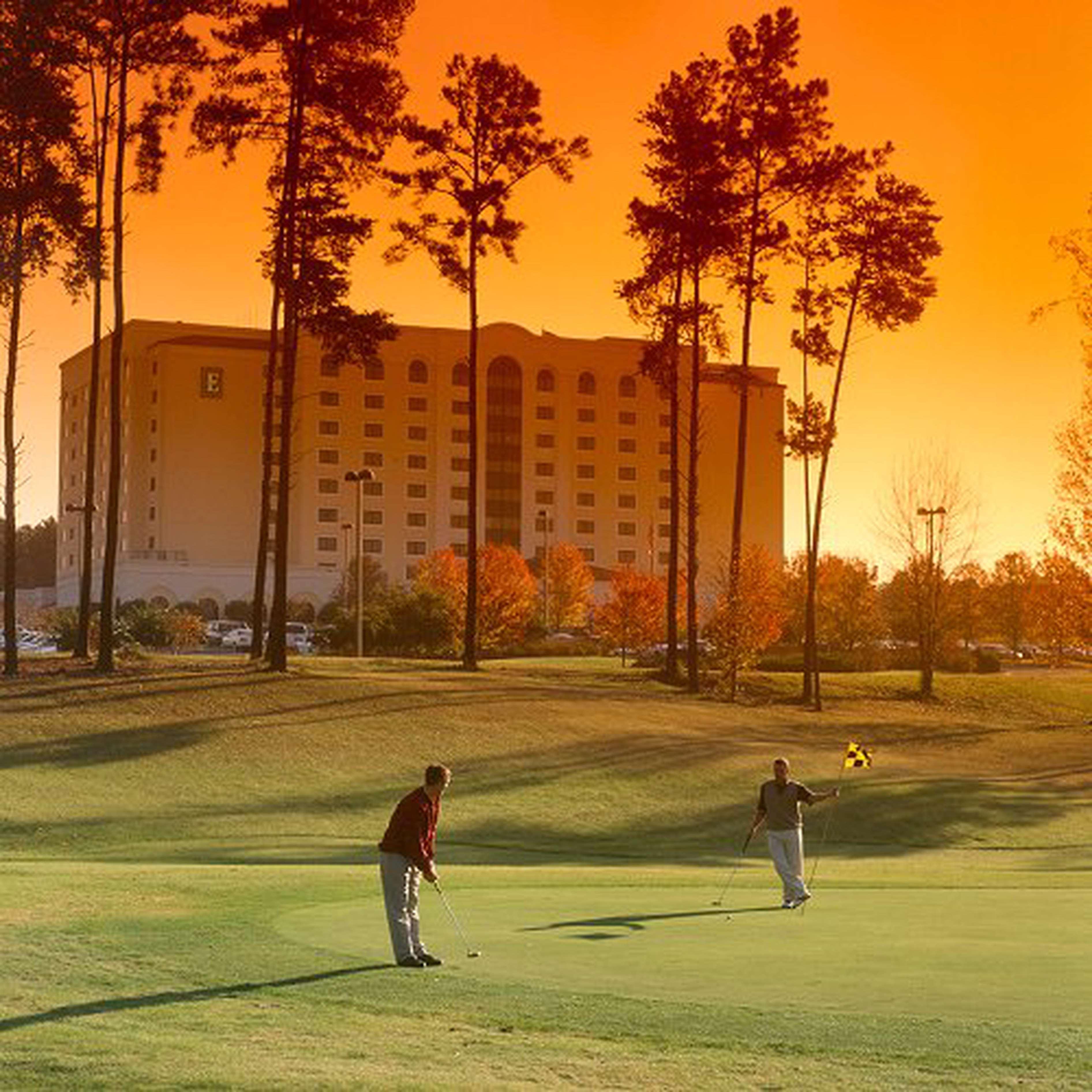 Embassy Suites Greenville Golf Resort & Conference Center Екстериор снимка