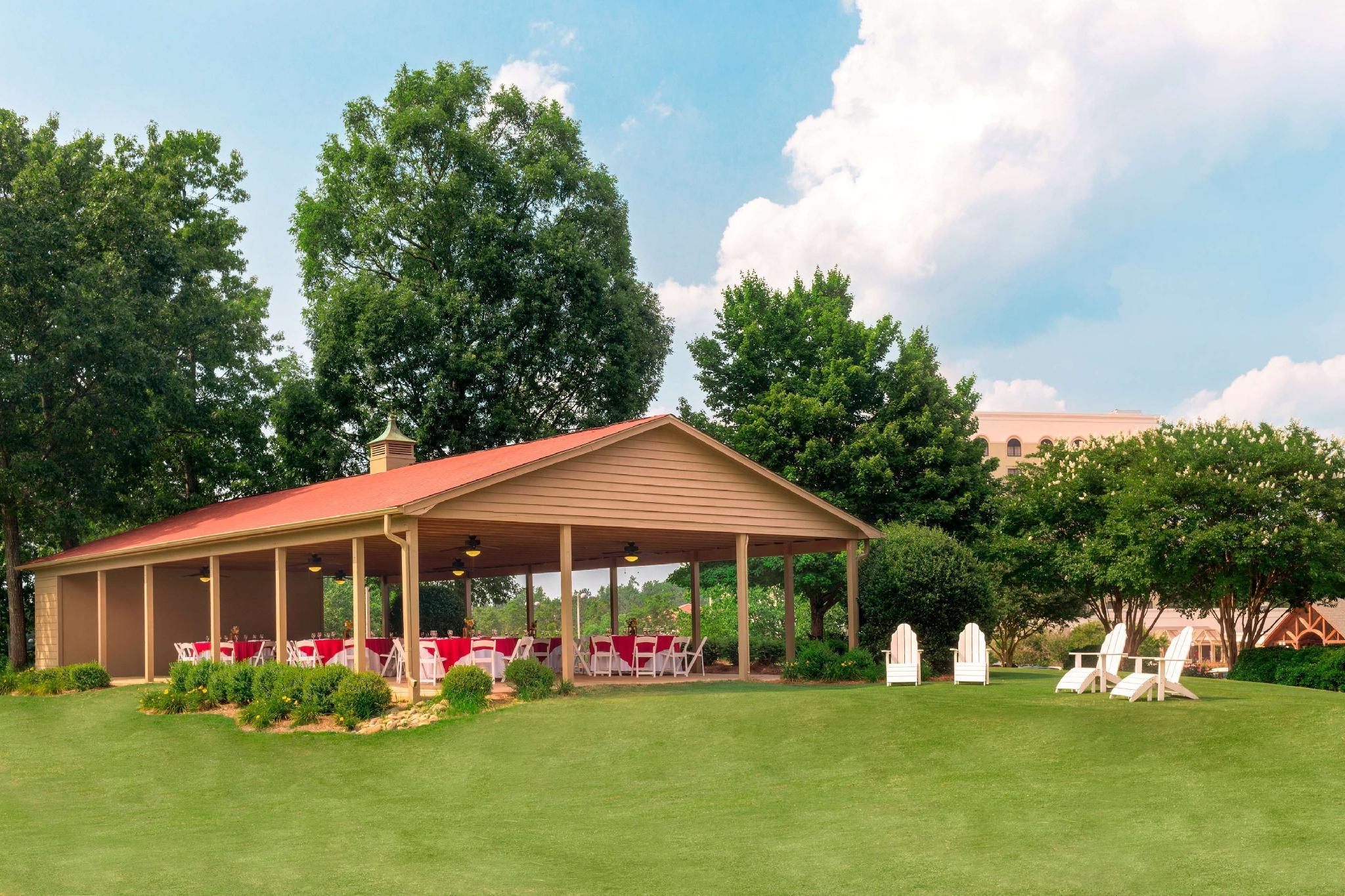 Embassy Suites Greenville Golf Resort & Conference Center Екстериор снимка
