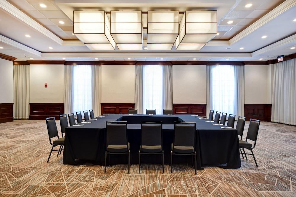 Embassy Suites Greenville Golf Resort & Conference Center Екстериор снимка