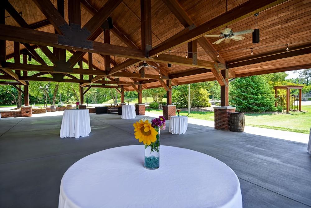 Embassy Suites Greenville Golf Resort & Conference Center Екстериор снимка