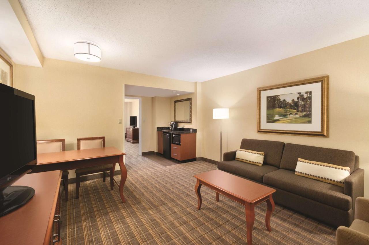 Embassy Suites Greenville Golf Resort & Conference Center Екстериор снимка