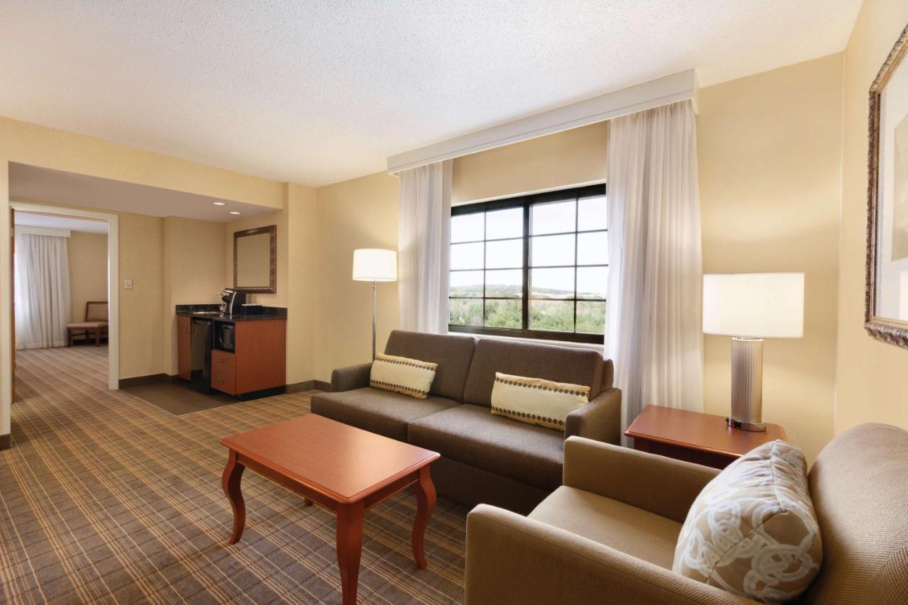 Embassy Suites Greenville Golf Resort & Conference Center Екстериор снимка