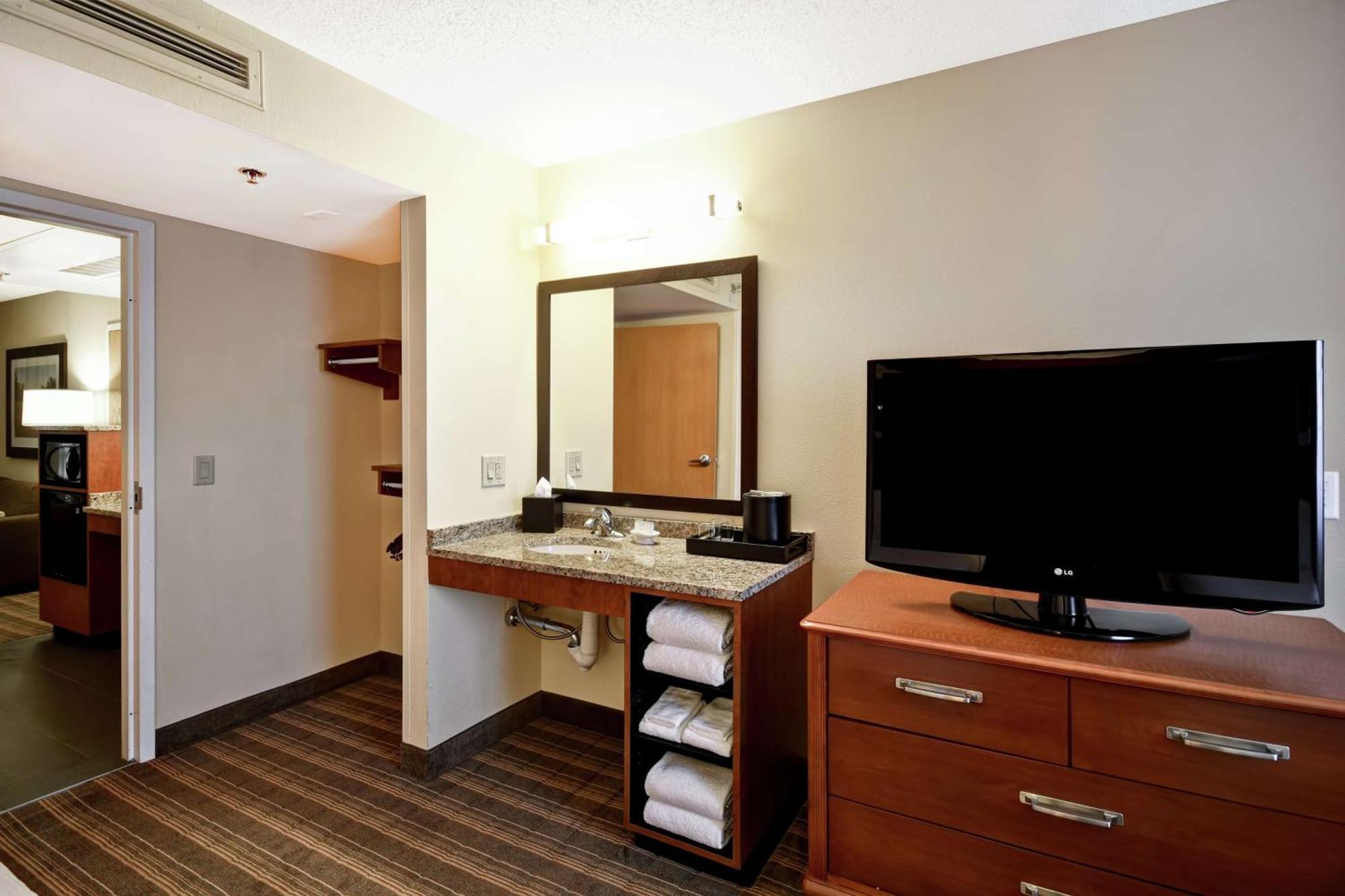 Embassy Suites Greenville Golf Resort & Conference Center Екстериор снимка