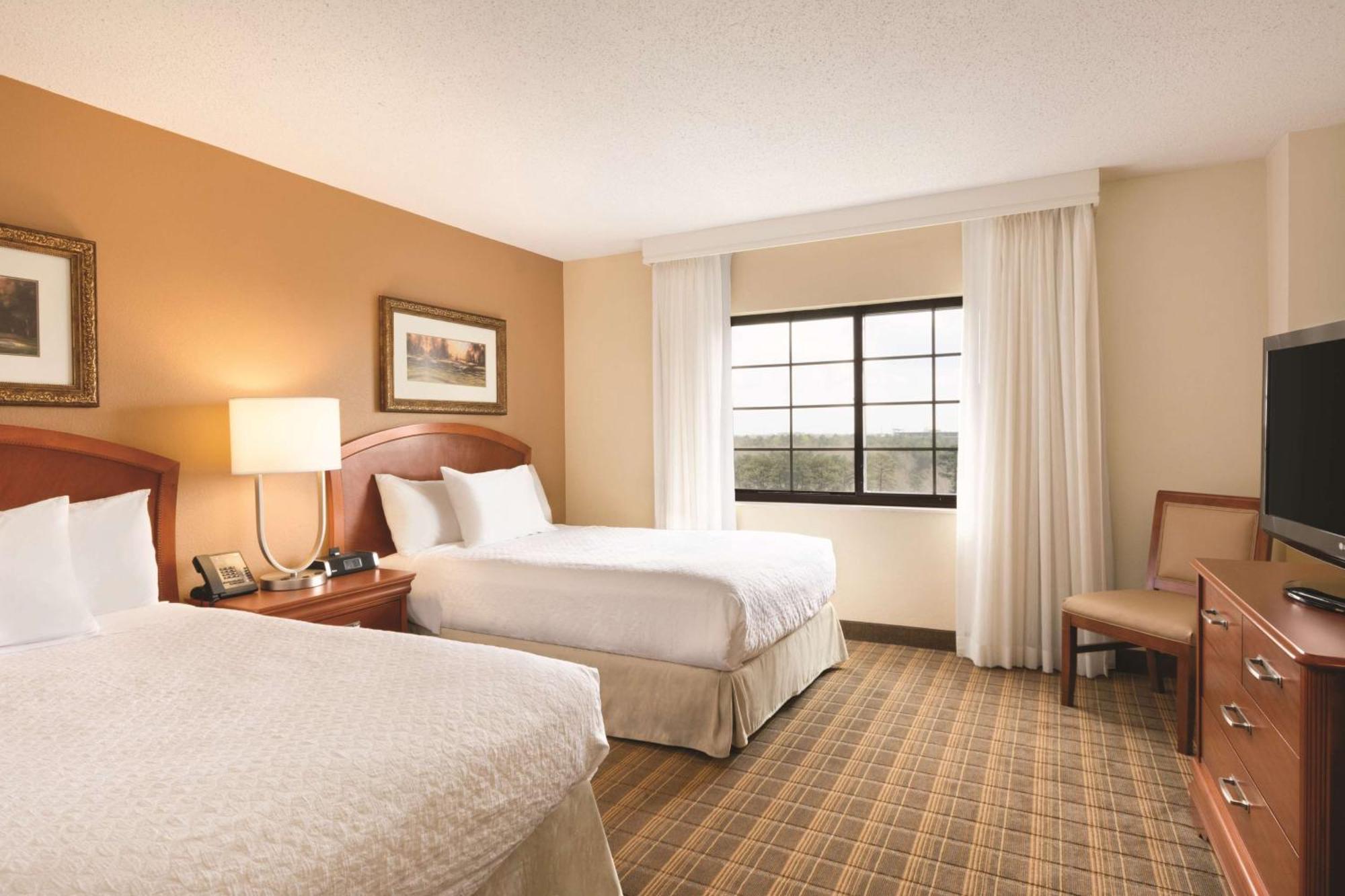 Embassy Suites Greenville Golf Resort & Conference Center Екстериор снимка