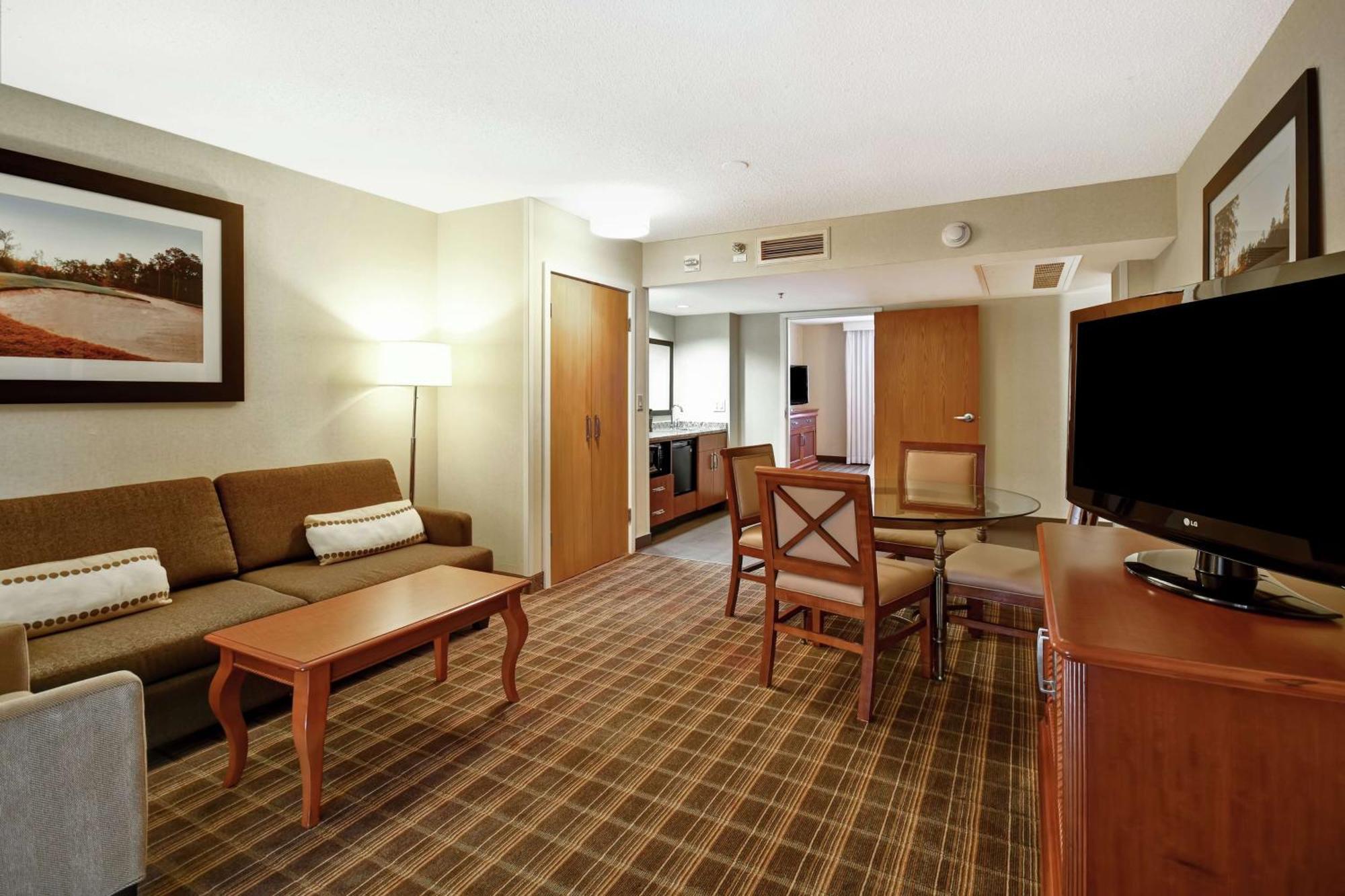 Embassy Suites Greenville Golf Resort & Conference Center Екстериор снимка