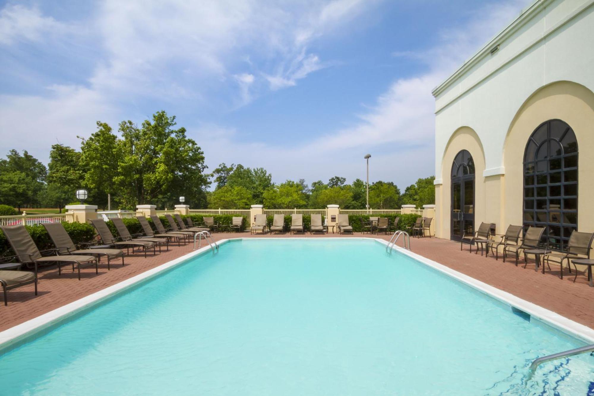 Embassy Suites Greenville Golf Resort & Conference Center Екстериор снимка