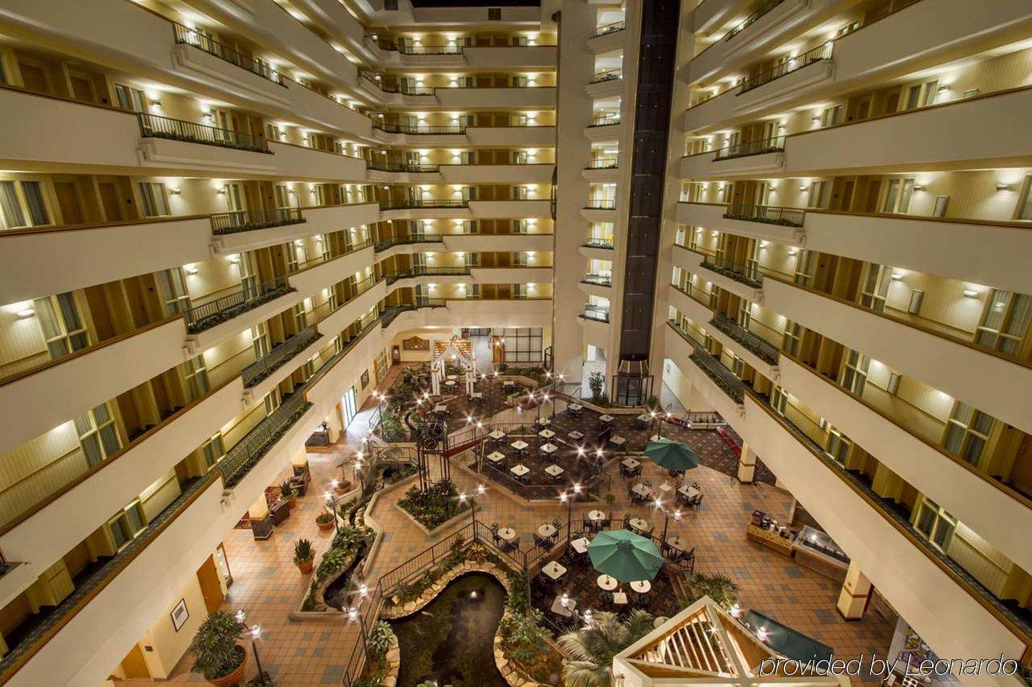 Embassy Suites Greenville Golf Resort & Conference Center Интериор снимка