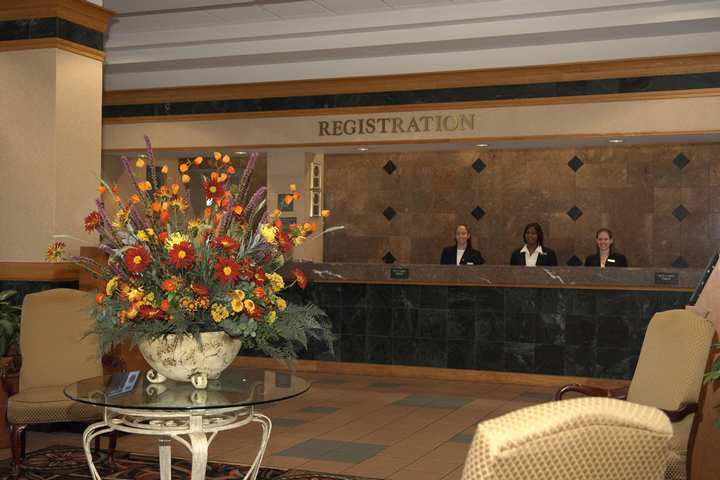 Embassy Suites Greenville Golf Resort & Conference Center Интериор снимка