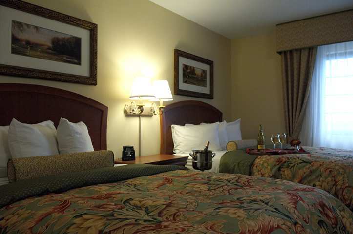 Embassy Suites Greenville Golf Resort & Conference Center Екстериор снимка