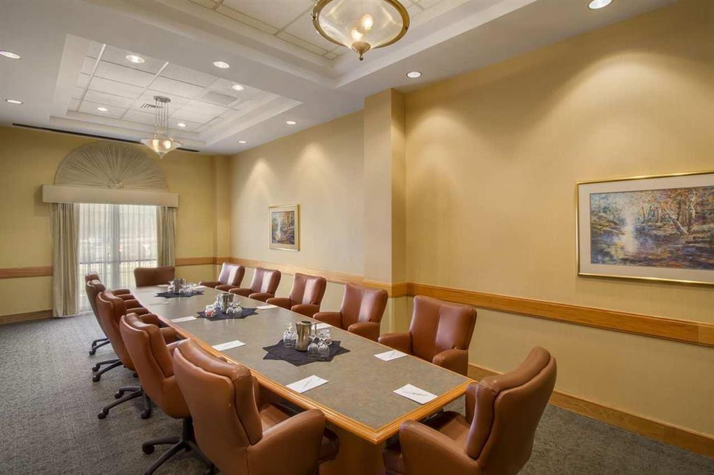 Embassy Suites Greenville Golf Resort & Conference Center Съоръжения снимка