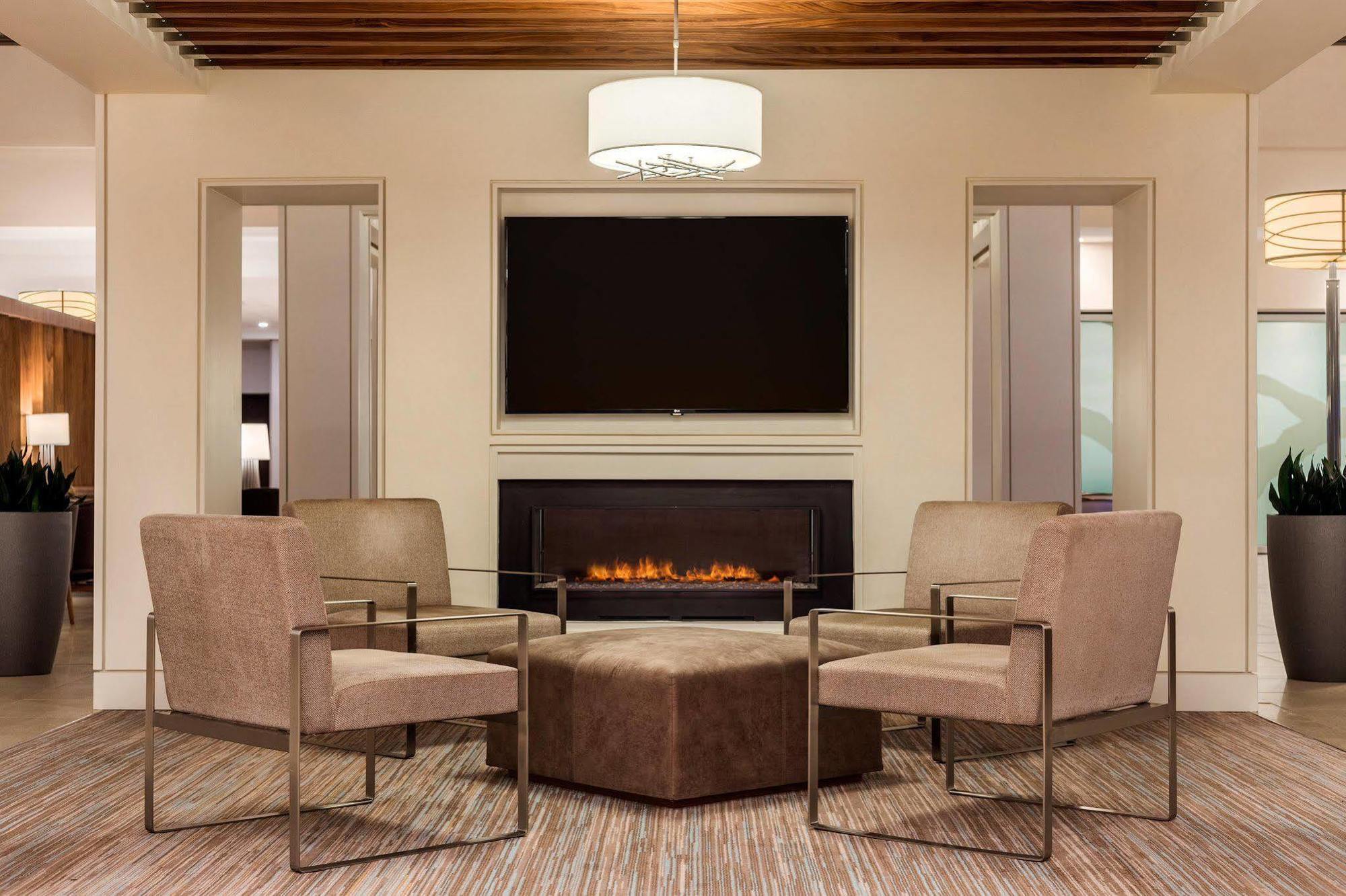 Embassy Suites Greenville Golf Resort & Conference Center Екстериор снимка
