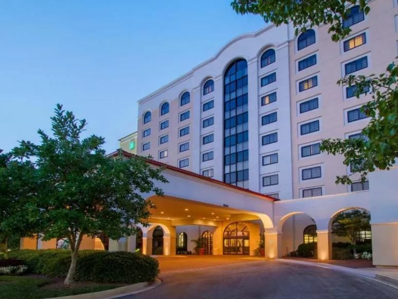 Embassy Suites Greenville Golf Resort & Conference Center Екстериор снимка