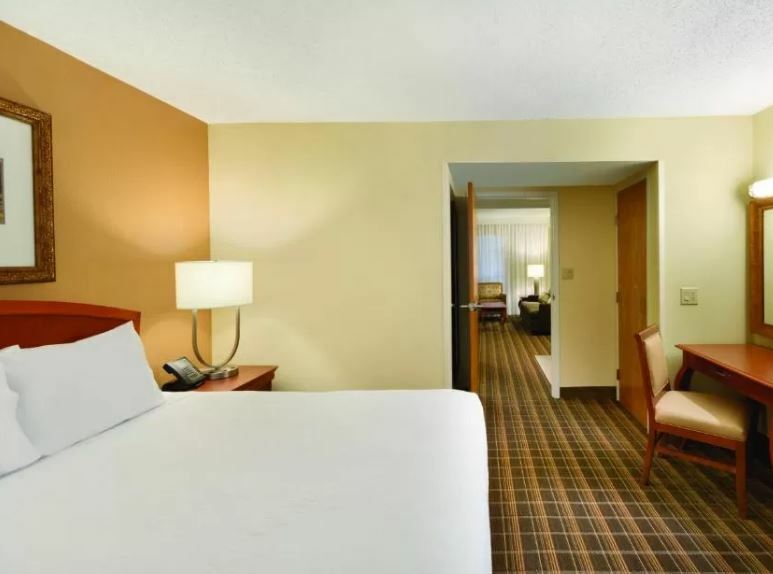 Embassy Suites Greenville Golf Resort & Conference Center Екстериор снимка