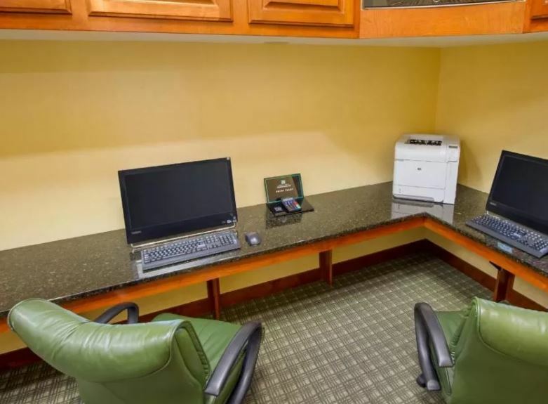Embassy Suites Greenville Golf Resort & Conference Center Екстериор снимка