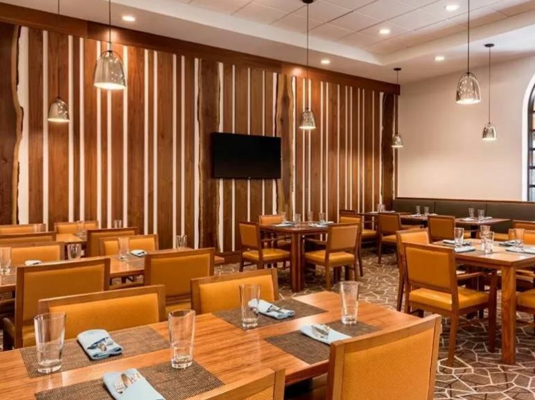 Embassy Suites Greenville Golf Resort & Conference Center Екстериор снимка