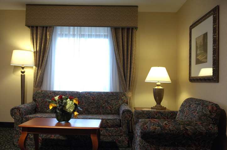 Embassy Suites Greenville Golf Resort & Conference Center Стая снимка